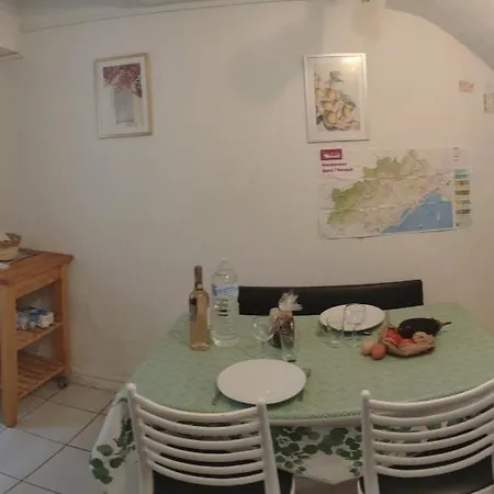 Tiny House 1, 2 Ou 3 Personnes Soeursgrises Centre Historique Coeur De L'herault Occitanie, Vieille De France, Chemin De Compostelle A Pied Ou Velo, Passeport Du Pelerin 24h, Petits Dejeuners Et Repas, 300m Du Centre בית נופש בזייה