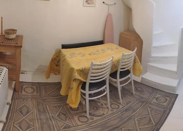Tiny House 1, 2 Ou 3 Personnes Soeursgrises Centre Historique Coeur De L'herault Occitanie, Vieille De France, Chemin De Compostelle Дом отдыха